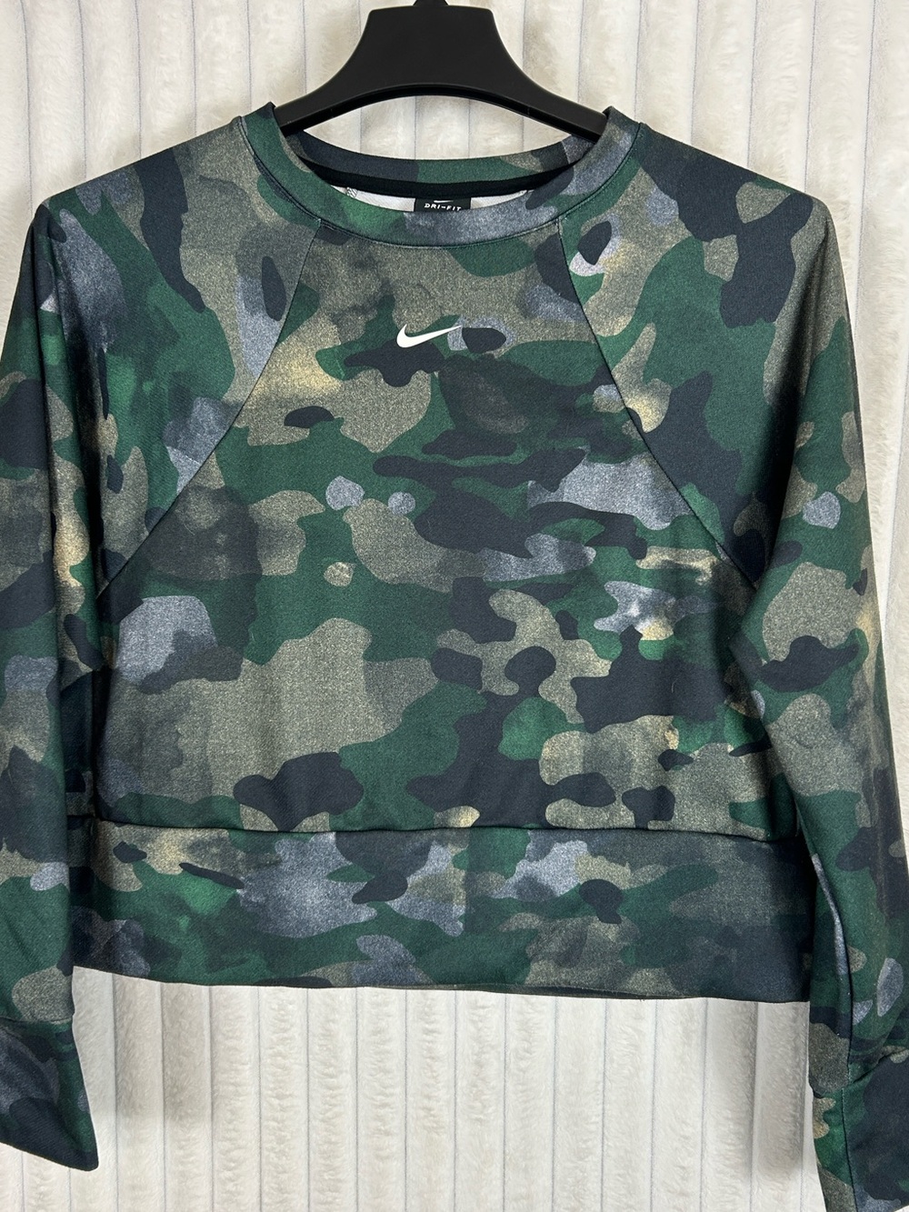 Nike Dri-FIT Womens Sportwear Cropped camouflage print crewneck top M